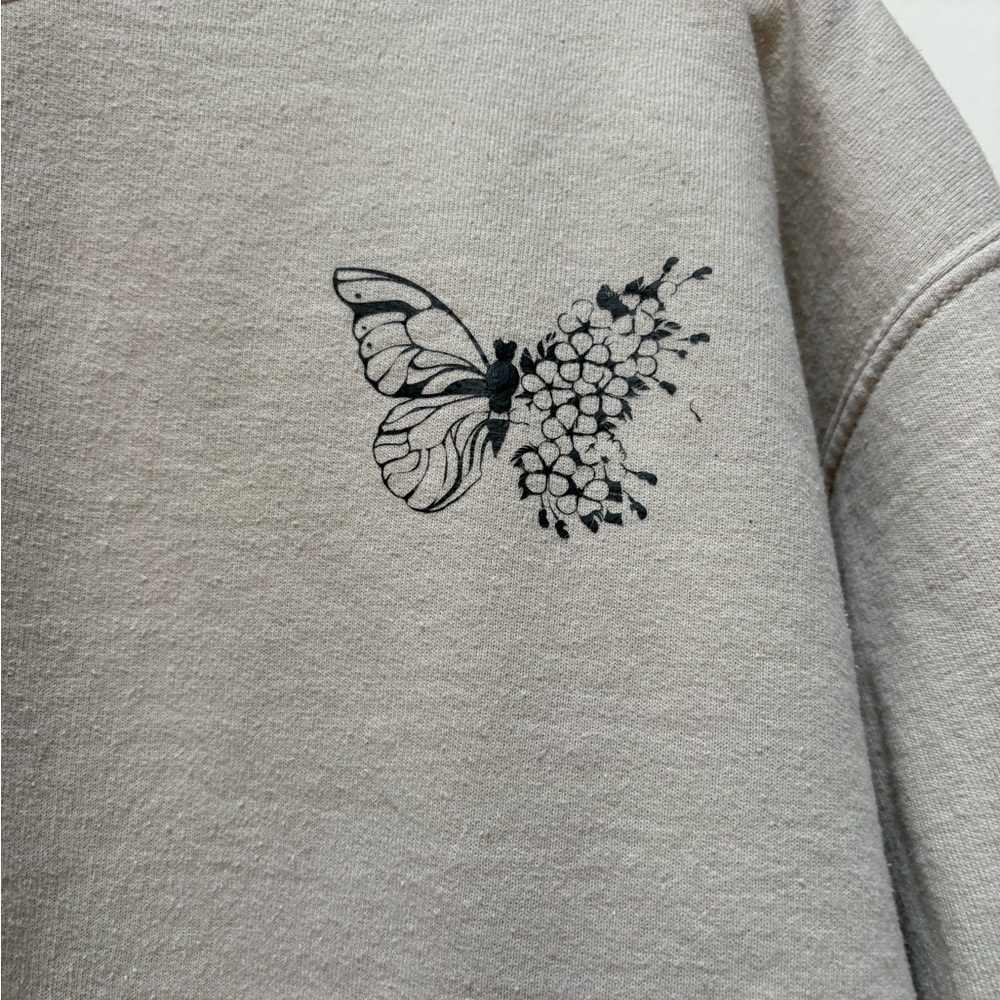 Gildan Cream Crewneck Sweater with Ribbed Cuffs - Picture 4 of 6